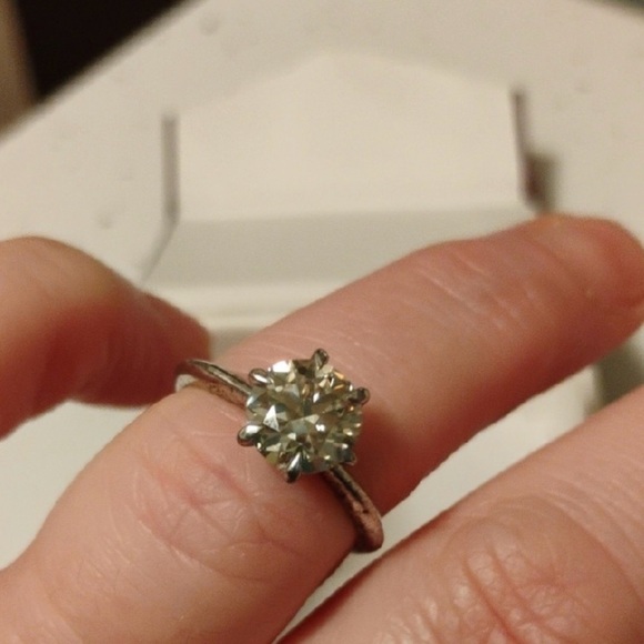 unbranded Jewelry - Moissanite Diamond 2 carat Sterling Silver Ring 7.5 💍